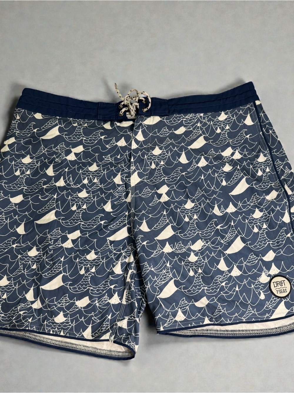 Blue Wave Print Men's Swim Trunks